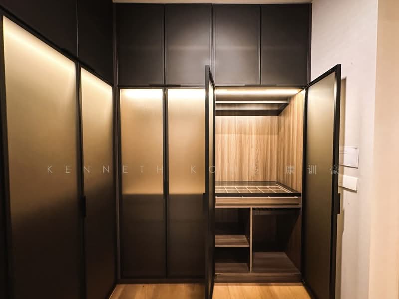 Grand Dunman, 2 Dunman Road, 5 Bedrooms, 2,131 sqft, Condominium For Sale, by Kenneth Kong 康训豪, 500113317 - Master Bedroom Wardrobe - PropertyGuru.com.sg