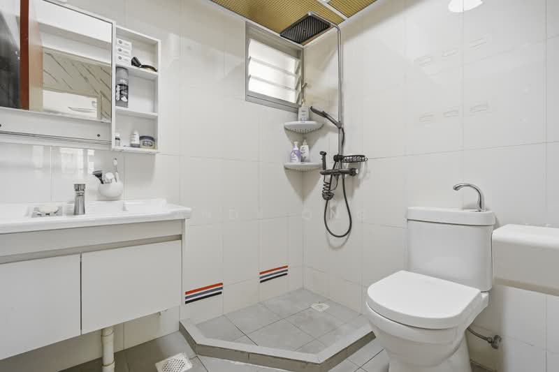 232B Sumang Lane, 232B Sumang Lane, 3 Bedrooms, 1,216 sqft, HDB Flat For Sale, by Andy Ong, 500113318 - Common Bath - PropertyGuru.com.sg