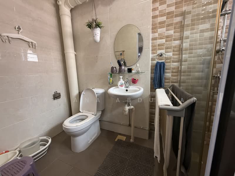 755 Pasir Ris Street 71, 755 Pasir Ris Street 71, 3 Bedrooms, 1,119 sqft, HDB Flat For Sale, by Daliana Abdullah, 500113331 - Bathroom - PropertyGuru.com.sg
