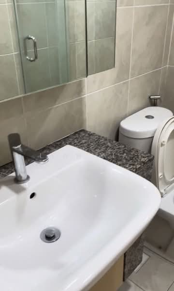 Lakeholmz, 82 Corporation Road, 3 Bedrooms, 1,249 sqft, Condominium For Rent, by Lynn Xia, 500113359 - Bathroom - PropertyGuru.com.sg