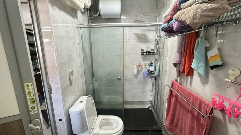 741 Tampines Street 72, 741 Tampines Street 72, 4 Bedrooms, 1,313 sqft, HDB Flat For Sale, by Ho Wee Choong, 500113360 - Bathroom - PropertyGuru.com.sg