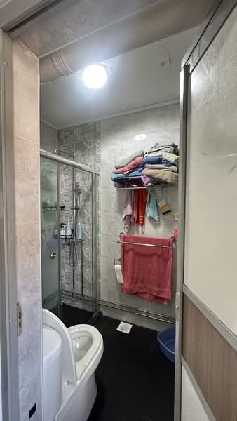 741 Tampines Street 72, 741 Tampines Street 72, 4 Bedrooms, 1,313 sqft, HDB Flat For Sale, by Ho Wee Choong, 500113360 - Bathroom - PropertyGuru.com.sg
