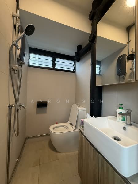 363 Clementi Avenue 2, 363 Clementi Avenue 2, 2 Bedrooms, 721 sqft, HDB Flat For Sale, by Aaron Goh, 500113376 - Bathroom - PropertyGuru.com.sg