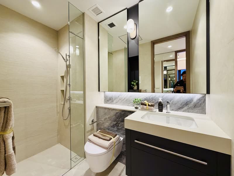 Vela Bay, 1 Bayshore Walk, 5 Bedrooms, 1,582 sqft, Condominium For Sale, by Tracy Teo, 500113404 - Bathroom - PropertyGuru.com.sg