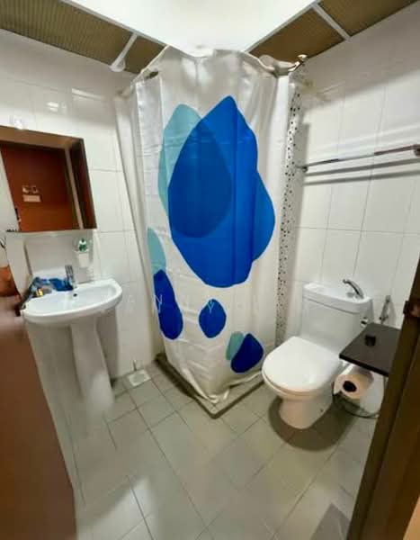 327A Sumang Walk, 327A Sumang Walk, 2 Bedrooms, 732 sqft, HDB Flat For Sale, by Vanny Lim, 500113412 - Bathroom - PropertyGuru.com.sg