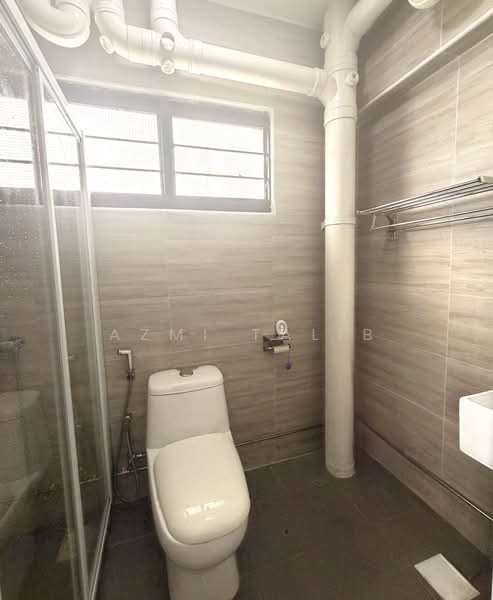607 Woodlands Ring Road, 607 Woodlands Ring Road, 3 Bedrooms, 1,068 sqft, HDB Flat For Sale, by Azmi Talib, 500113416 - Bathroom - PropertyGuru.com.sg