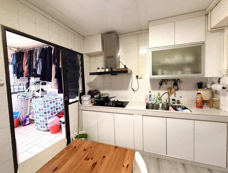 607 Woodlands Ring Road, 607 Woodlands Ring Road, 3 Bedrooms, 1,068 sqft, HDB Flat For Sale, by Azmi Talib, 500113416 - Kitchen - PropertyGuru.com.sg