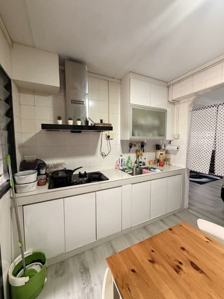 607 Woodlands Ring Road, 607 Woodlands Ring Road, 3 Bedrooms, 1,068 sqft, HDB Flat For Sale, by Azmi Talib, 500113416 - Kitchen - PropertyGuru.com.sg