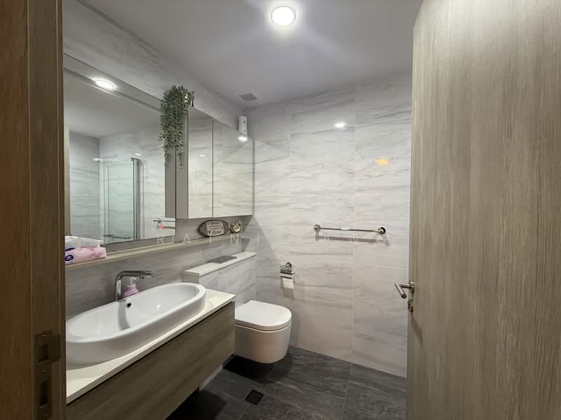 The Alps Residences, Tampines Avenue 10, 3 Bedrooms, 1,066 sqft, Condominium For Rent, by Rainie Ang, 500113417 - Bathroom - PropertyGuru.com.sg