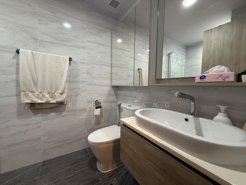 The Alps Residences, Tampines Avenue 10, 3 Bedrooms, 1,066 sqft, Condominium For Rent, by Rainie Ang, 500113417 - Bathroom - PropertyGuru.com.sg