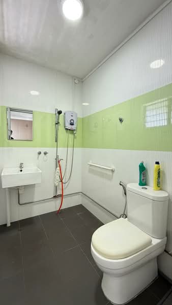324 Serangoon Avenue 3, 324 Serangoon Avenue 3, 3 Bedrooms, 1,119 sqft, HDB Flat For Sale, by Patrick Chee, 500113424 - Bathroom - PropertyGuru.com.sg