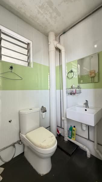 324 Serangoon Avenue 3, 324 Serangoon Avenue 3, 3 Bedrooms, 1,119 sqft, HDB Flat For Sale, by Patrick Chee, 500113424 - Bathroom - PropertyGuru.com.sg