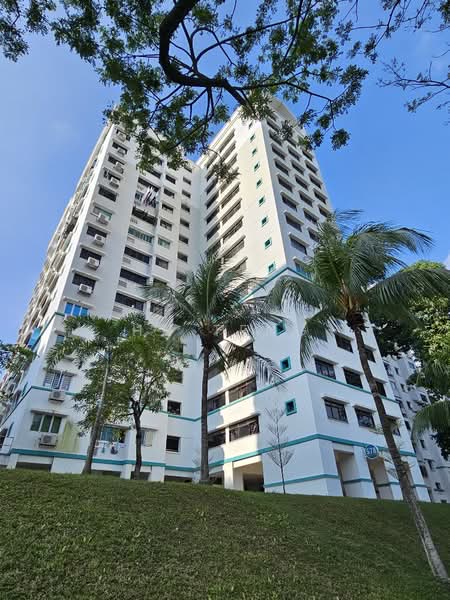 578 Hougang Avenue 4, 578 Hougang Avenue 4, 3 Bedrooms, 1,500 sqft, HDB Flat For Sale, by HH Teng, 500113430 - Exterior - PropertyGuru.com.sg