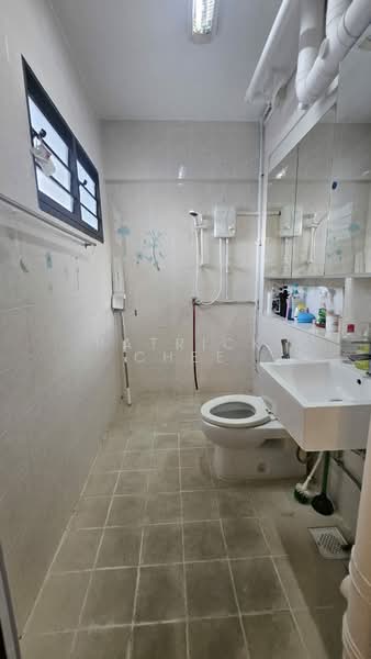 104 Whampoa Drive, 104 Whampoa Drive, 3 Bedrooms, 1,313 sqft, HDB Flat For Sale, by Patrick Chee, 500113434 - Bathroom - PropertyGuru.com.sg