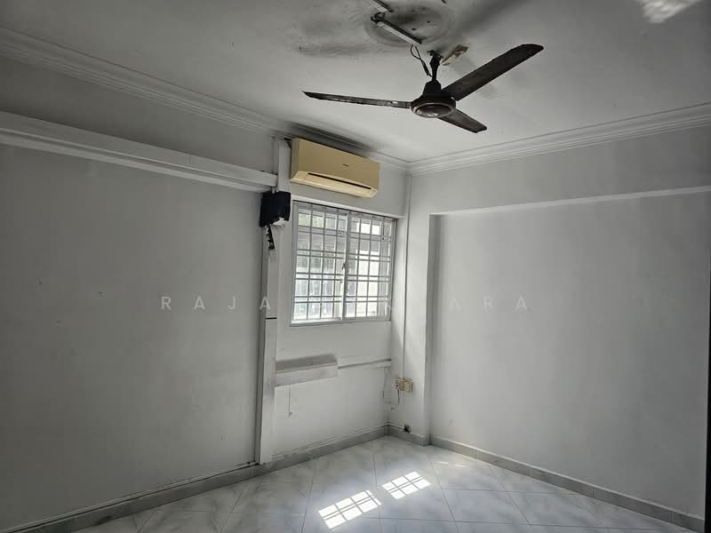 10 Gloucester Road, 10 Gloucester Road, 3 Bedrooms, 990 sqft, HDB Flat For Sale, by Raja Sekhara, 500113438 - PropertyGuru.com.sg