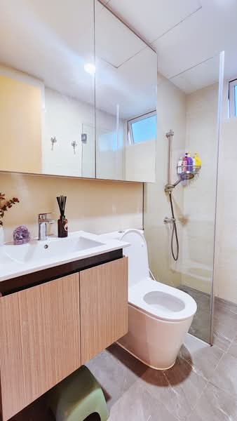 Waterview, 75 Tampines Avenue 1, 2 Bedrooms, 926 sqft, Condominium For Rent, by Natalie Khor, 500113454 - Bathroom - PropertyGuru.com.sg