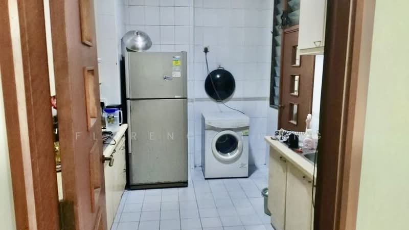 Parc Oasis, 49 Jurong East Avenue 1, 3 Bedrooms, 1,227 sqft, Condominium For Sale, by Florence Tiong, 500113458 - Kitchen - PropertyGuru.com.sg