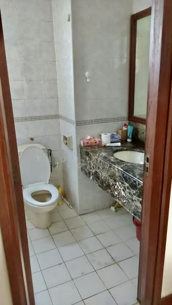 Parc Oasis, 49 Jurong East Avenue 1, 3 Bedrooms, 1,227 sqft, Condominium For Sale, by Florence Tiong, 500113458 - Bathroom - PropertyGuru.com.sg