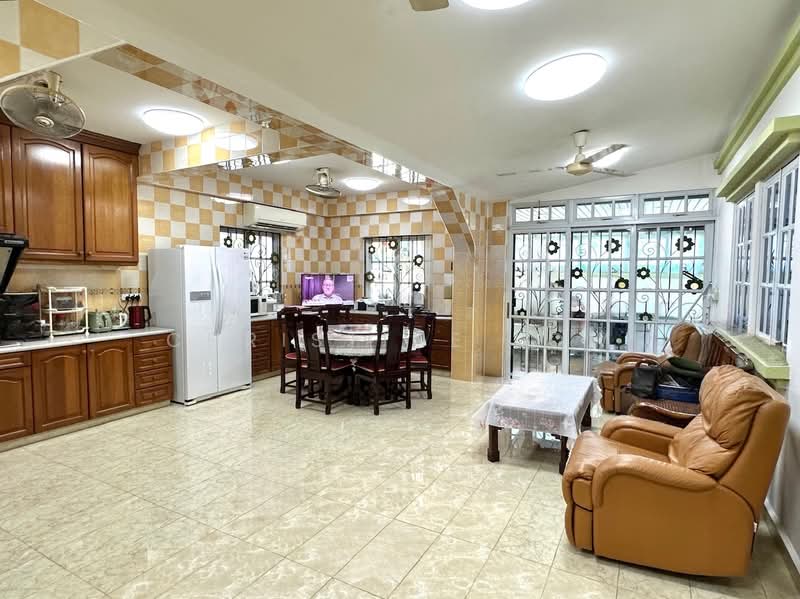 2nd kitchen family area