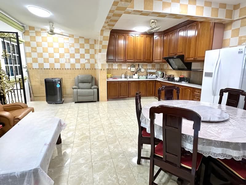 2nd Kitchen family area