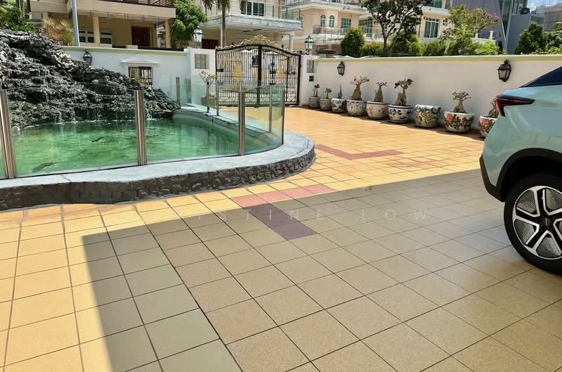 Water feature/Carpark driveway