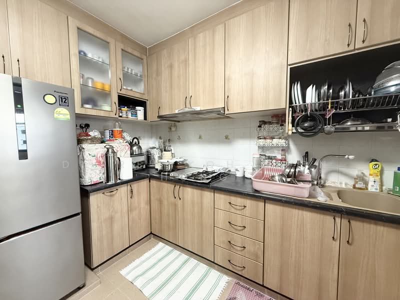 253 Simei Street 1, 253 Simei Street 1, 3 Bedrooms, 1,087 sqft, HDB Flat For Sale, by Darren Koh Chun Hong, 500113479 - Kitchen - PropertyGuru.com.sg