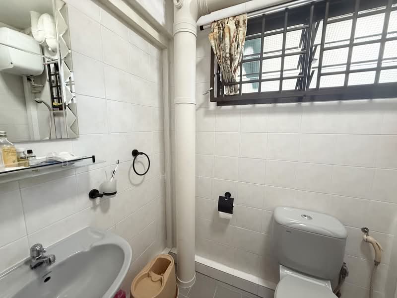 253 Simei Street 1, 253 Simei Street 1, 3 Bedrooms, 1,087 sqft, HDB Flat For Sale, by Darren Koh Chun Hong, 500113479 - Bathroom - PropertyGuru.com.sg