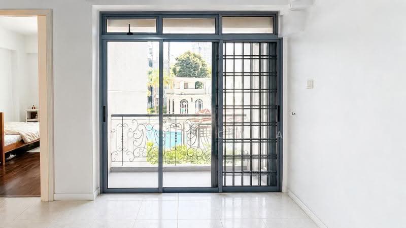 Emerald Park, 2 Indus Road, Alexandra / Commonwealth, 2 Bedrooms, 1,001 sqft, Condominium For Rent, by Joyce Chua, 500113482 - Living Room / Balcony - PropertyGuru.com.sg