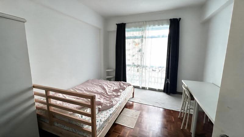 Emerald Park, 2 Indus Road, Alexandra / Commonwealth, 2 Bedrooms, 1,001 sqft, Condominium For Rent, by Joyce Chua, 500113482 - Master Bedroom - PropertyGuru.com.sg