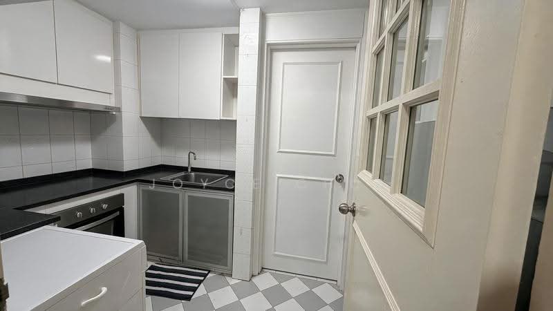 Emerald Park, 2 Indus Road, Alexandra / Commonwealth, 2 Bedrooms, 1,001 sqft, Condominium For Rent, by Joyce Chua, 500113482 - Kitchen - PropertyGuru.com.sg