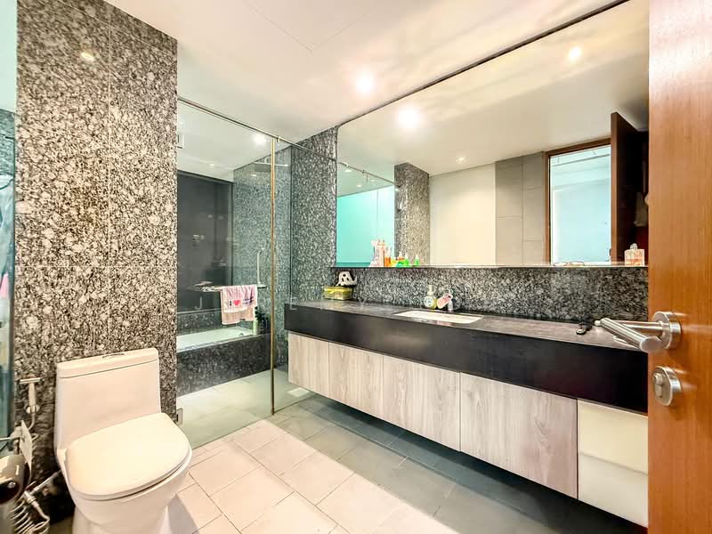 Springside Avenue, Springside Avenue, 6 Bedrooms, 4,155 sqft, Terraced House For Sale, by Jeremy Toh, 500113521 - Bathroom - PropertyGuru.com.sg