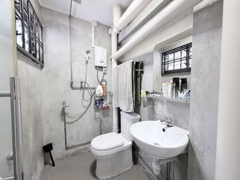 101 Woodlands Street 13, 101 Woodlands Street 13, 3 Bedrooms, 1,033 sqft, HDB Flat For Sale, by Tristan Ma Siu Yuen, 500113535 - Master Bathroom - PropertyGuru.com.sg