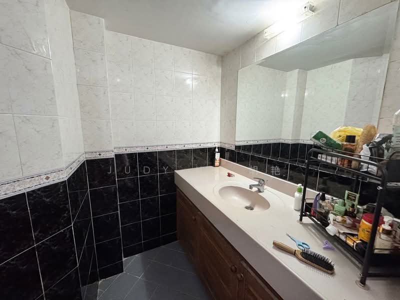 Melville Park, 12 Simei Street 1, 2 Bedrooms, 958 sqft, Condominium For Sale, by Judy Hu 胡艳, 500113552 - Bathroom - PropertyGuru.com.sg