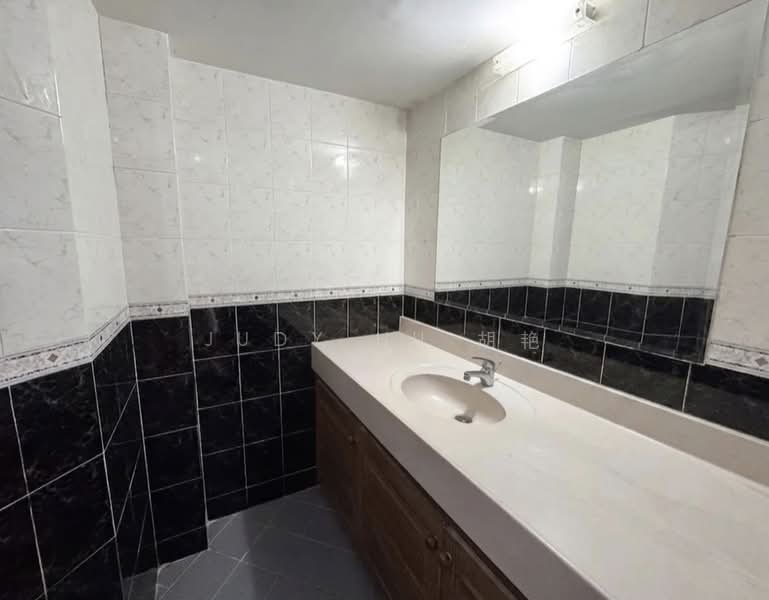 Melville Park, 12 Simei Street 1, 2 Bedrooms, 958 sqft, Condominium For Sale, by Judy Hu 胡艳, 500113552 - Bathroom - PropertyGuru.com.sg