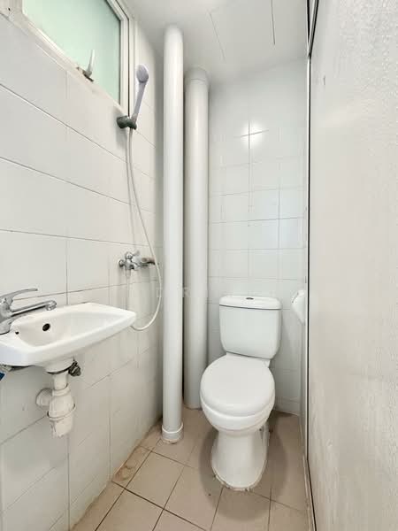 Blossoms @ Woodleigh, 14 Woodleigh Close, 3 Bedrooms, 1,421 sqft, Condominium For Sale, by Kendrik Ho, 500113553 - Bathroom - PropertyGuru.com.sg