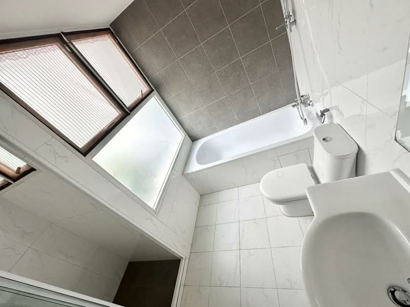 Blossoms @ Woodleigh, 14 Woodleigh Close, 3 Bedrooms, 1,421 sqft, Condominium For Sale, by Kendrik Ho, 500113553 - Bathroom - PropertyGuru.com.sg