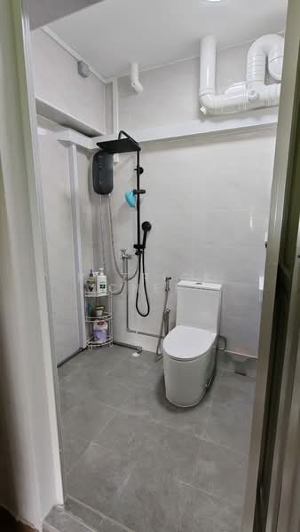 229 Compassvale Walk, 229 Compassvale Walk, 3 Bedrooms, 1,324 sqft, HDB Flat For Sale, by Patrick Chee, 500113586 - Bathroom - PropertyGuru.com.sg