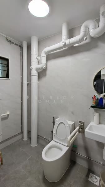 229 Compassvale Walk, 229 Compassvale Walk, 3 Bedrooms, 1,324 sqft, HDB Flat For Sale, by Patrick Chee, 500113586 - Bathroom - PropertyGuru.com.sg