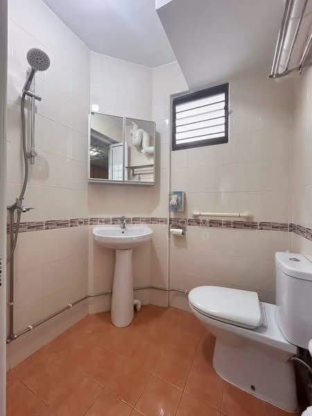 102 Jurong East Street 13, 102 Jurong East Street 13, 2 Bedrooms, 732 sqft, HDB Flat For Sale, by KEE PENG HAR, 500113613 - Bathroom - PropertyGuru.com.sg