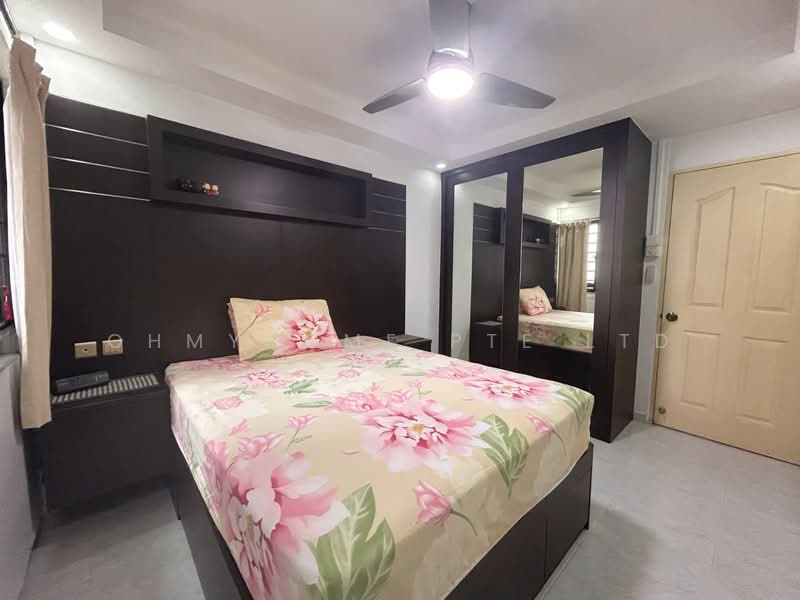 102 Jurong East Street 13, 102 Jurong East Street 13, 2 Bedrooms, 732 sqft, HDB Flat For Sale, by KEE PENG HAR, 500113613 - Bedroom - PropertyGuru.com.sg