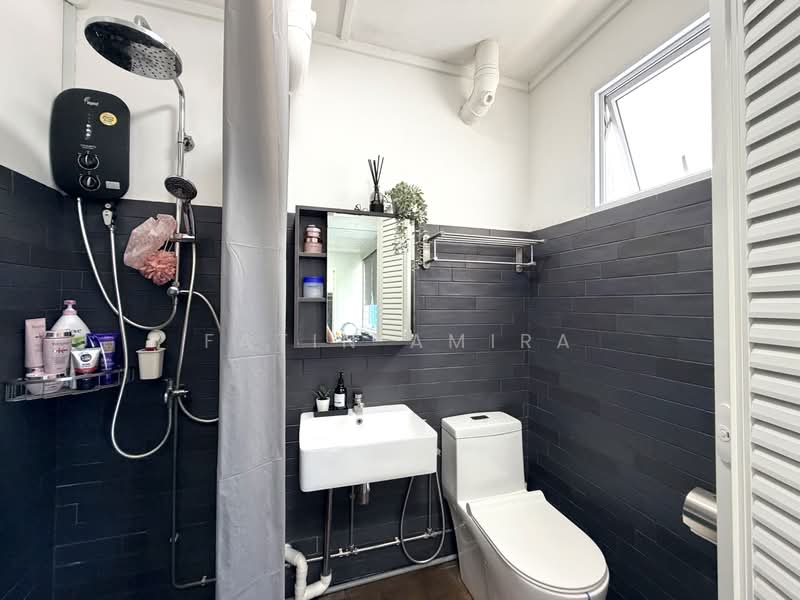 213 Choa Chu Kang Central, 213 Choa Chu Kang Central, 3 Bedrooms, 1,120 sqft, HDB Flat For Sale, by Fatin Amira, 500113617 - Bathroom - PropertyGuru.com.sg