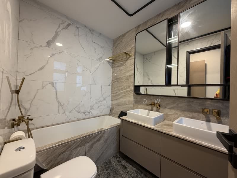 Perfect Ten, 323 Bukit Timah Road, 3 Bedrooms, 1,227 sqft, Condominium For Rent, by Zann Leow, 500113620 - Master Bathroom - PropertyGuru.com.sg