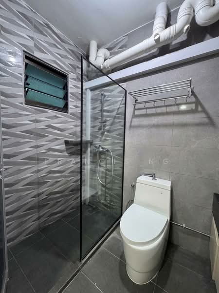 669C Jurong West Street 64, 669C Jurong West Street 64, 4 Bedrooms, 1,399 sqft, HDB Flat For Sale, by Francis Ng, 500113630 - Bathroom - PropertyGuru.com.sg