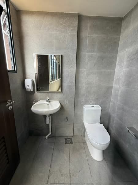 Stellar @ Tampines, 12 Tampines North Drive 4, 1,668 sqft, Factory / Workshop (B2) For Rent, by Alvin Soh, 500113633 - Bathroom - CommercialGuru.com.sg