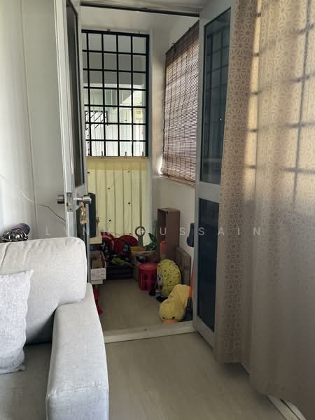 117 Pasir Ris Street 11, 117 Pasir Ris Street 11, 3 Bedrooms, 1,162 sqft, HDB Flat For Sale, by Lynn Hussain, 500113638 - Balcony - PropertyGuru.com.sg