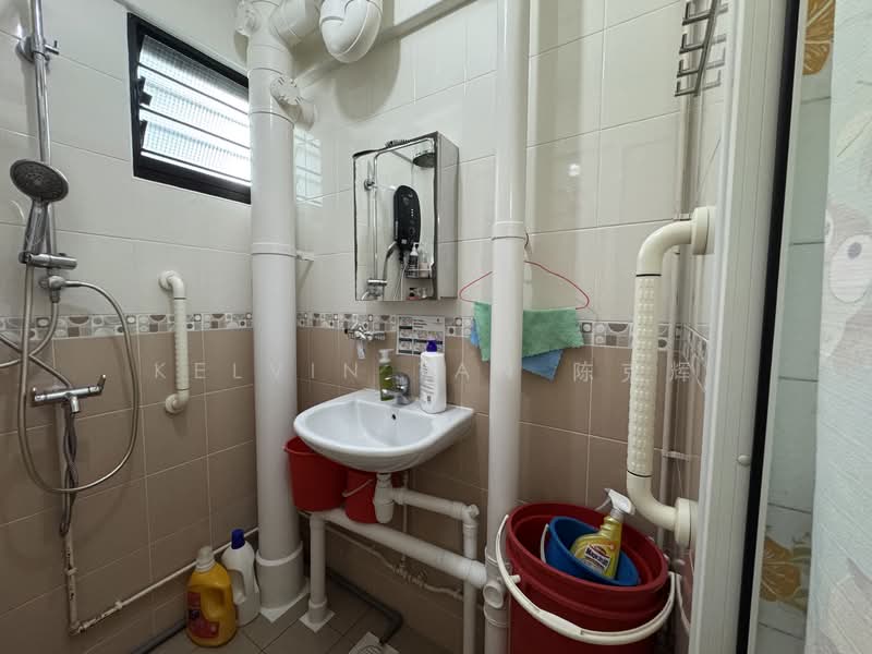 463 Crawford Lane, 463 Crawford Lane, 2 Bedrooms, 646 sqft, HDB Flat For Sale, by Kelvin Tan 陈克辉, 500113646 - Bathroom - PropertyGuru.com.sg