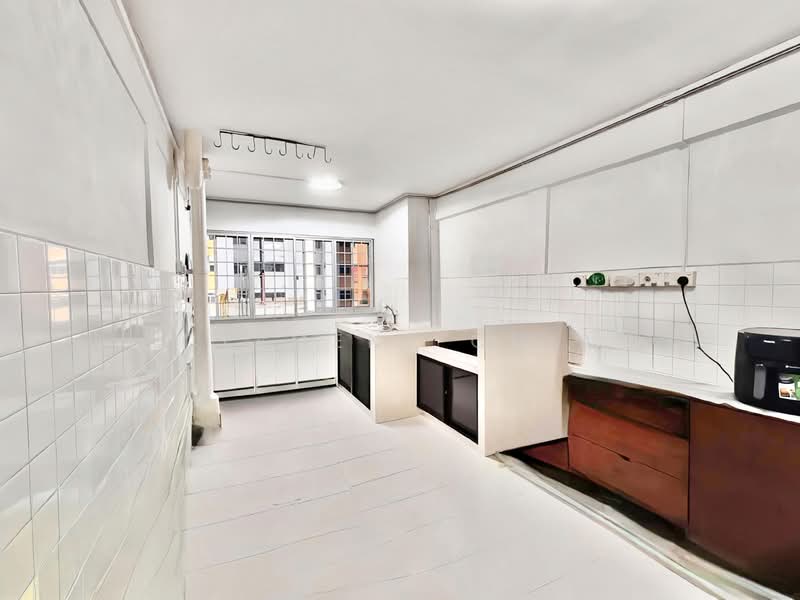 124 Ang Mo Kio Avenue 6, 124 Ang Mo Kio Avenue 6, 2 Bedrooms, 721 sqft, HDB Flat For Sale, by Clement Chia, 500113661 - Kitchen - PropertyGuru.com.sg