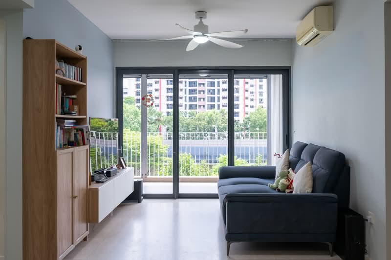 The Lakefront Residences, 42 Lakeside Drive, 3 Bedrooms, 990 sqft, Condominium For Sale, by Charles Goy, 500113666 - Living Room - PropertyGuru.com.sg