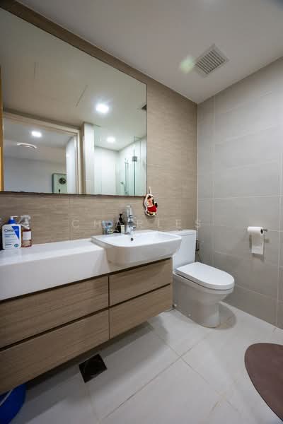 The Lakefront Residences, 42 Lakeside Drive, 3 Bedrooms, 990 sqft, Condominium For Sale, by Charles Goy, 500113666 - Bathroom - PropertyGuru.com.sg