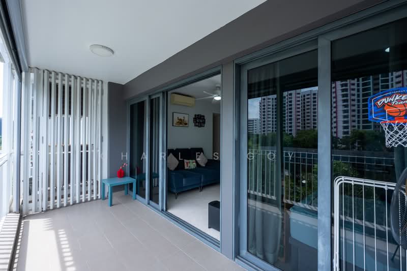 The Lakefront Residences, 42 Lakeside Drive, 3 Bedrooms, 990 sqft, Condominium For Sale, by Charles Goy, 500113666 - Living Room - PropertyGuru.com.sg